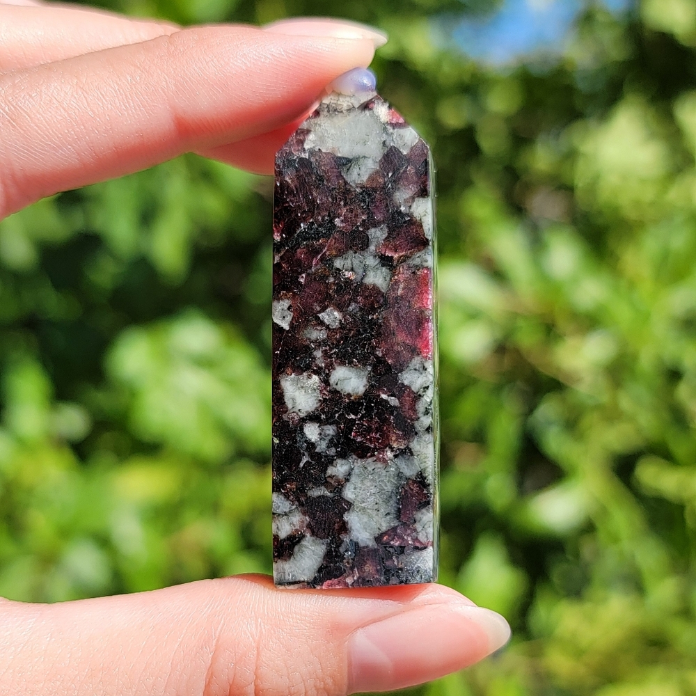 (B) 2.24" UV REACTIVE RARE EUDIALYTE TOWER